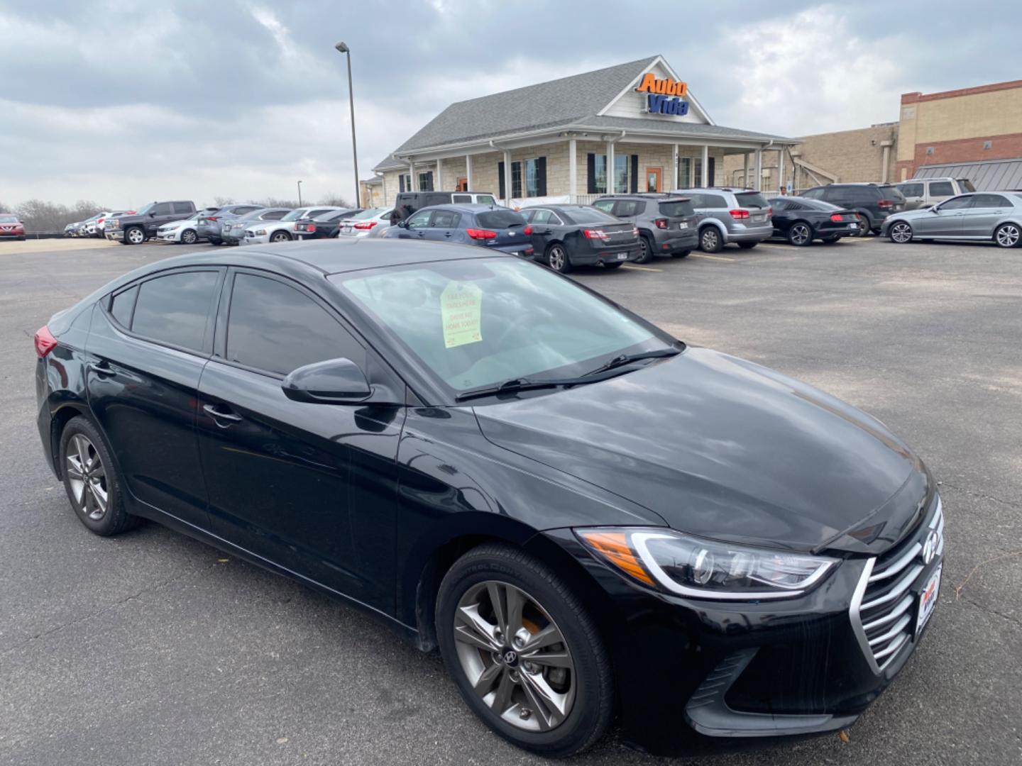 2017 BLACK Hyundai Elantra Limited (5NPD84LF5HH) with an 1.8L L4 DOHC 16V engine, 6A transmission, located at 420 I-35E, Lancaster, TX, 75146, (469) 297-4144, 32.593929, -96.823685 - Photo#2